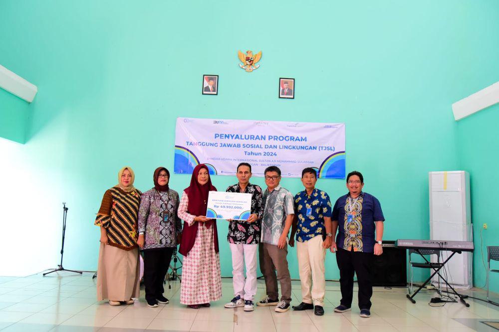 Rayakan HUT ke-60, Bandara Sepinggan Sumbang Seragam Sekolah ke SLBN