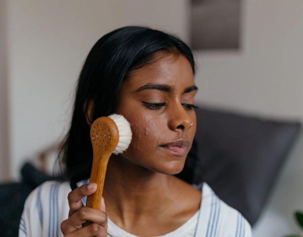 4 Manfaat Dry Brushing Wajah, Kulit Jadi Lebih Halus dan Bebas Kerutan