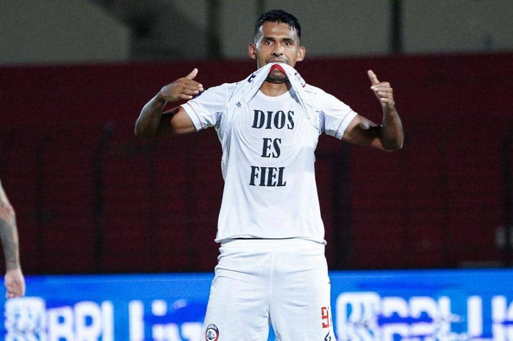 Gilbert Alvarez (instagram.com/aremafcofficial)