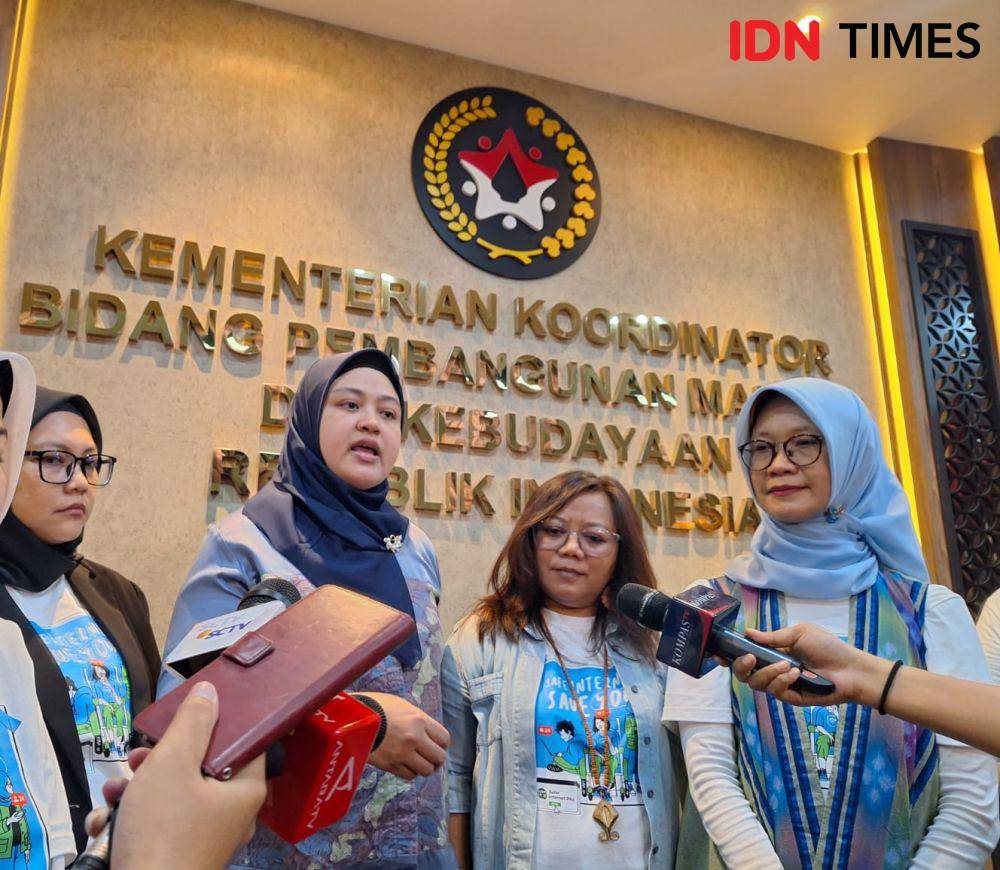 Plt. Asisten Deputi Pelayanan (AMPK) KemenPPPA Atwirlany Ritonga tengah memberikan penjelasan pada awak media di Kemenko PMK, Jakarta Pusat, Sabtu (24/4/2024)