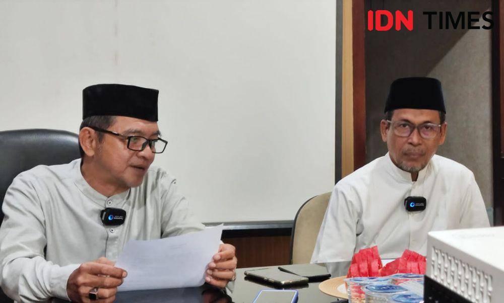 Wakil Ketua Umum DPP Ahlulbait Indonesia (ABI) Ahmad Hidayat (kanan) (IDN Times/Yosafat Diva Bayu Wisesa)