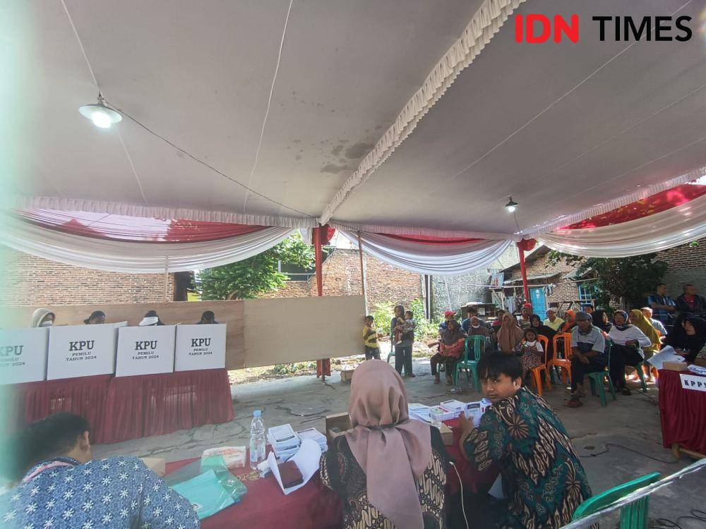 Pelaksanaan PSU di TPS 006 Kelurahan Rajabasa Jaya, Bandar Lampung, Sabtu (24/2/2024). (IDN Times/Tama Yudha Wiguna).