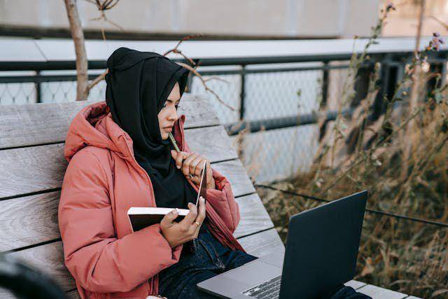 ilustasi sedang fokus (pexels.com/Keira Burton)