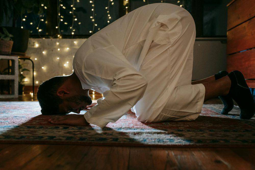 ilustrasi salat sunnah(pexels.com/Michael Burrows)