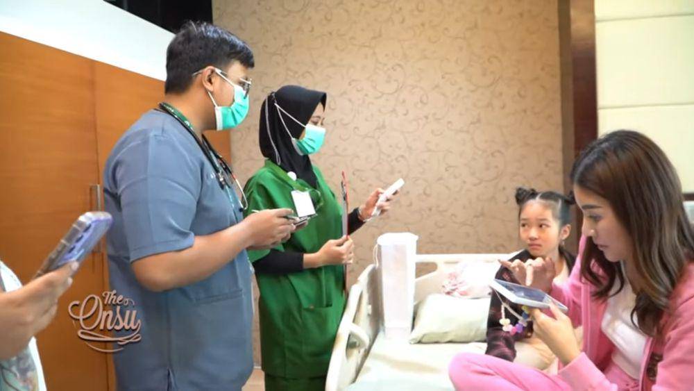 potret Betrand Peto dan Thalia di rumah sakit (dok.youtube.com/theonsu)