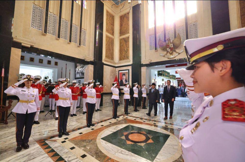 Menteri Pertahanan Prabowo Subianto ketika menerima kunjungan Menhan Australia, Richard Marles di kantor Kemhan, Jakarta Pusat. (Dokumentasi Kemhan)