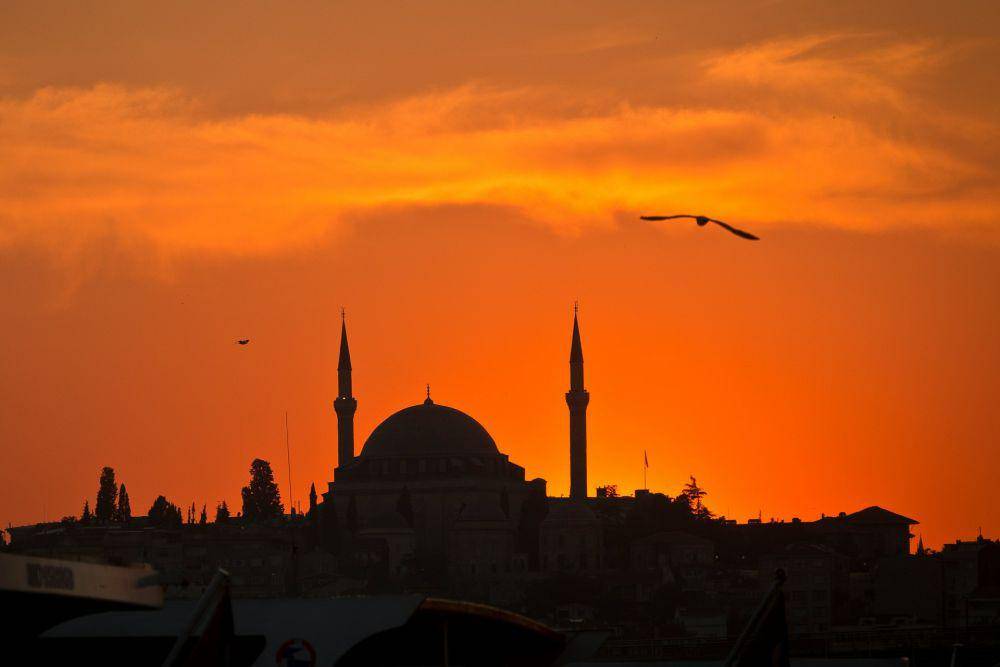 ilustrasi masjid (unsplash.com/Simon Infangger)