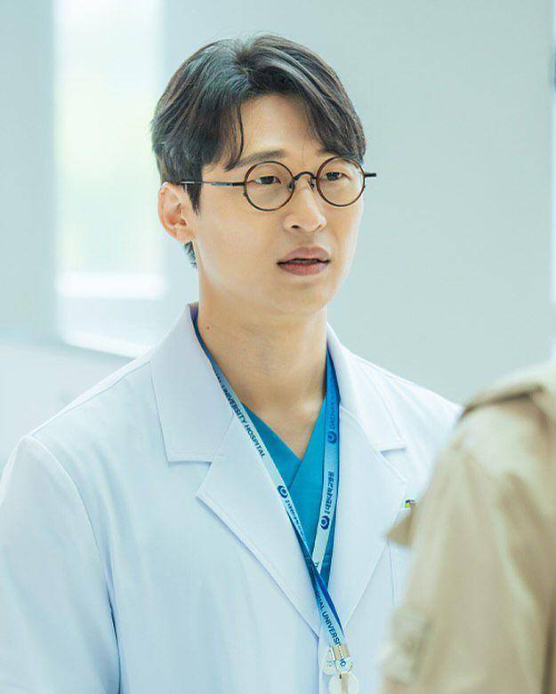 Oh Dong Min di drama Doctor Slump (instagram.com/mystic.actors)