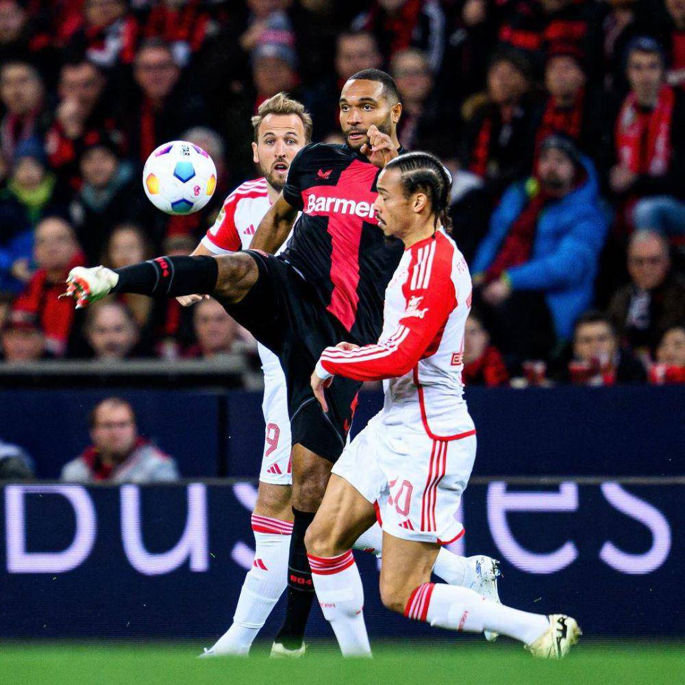Pemain Bayer Leverkusen berduel dengan Leroy Sane dan Harry Kane. (instagram.com/bayer04fussball)