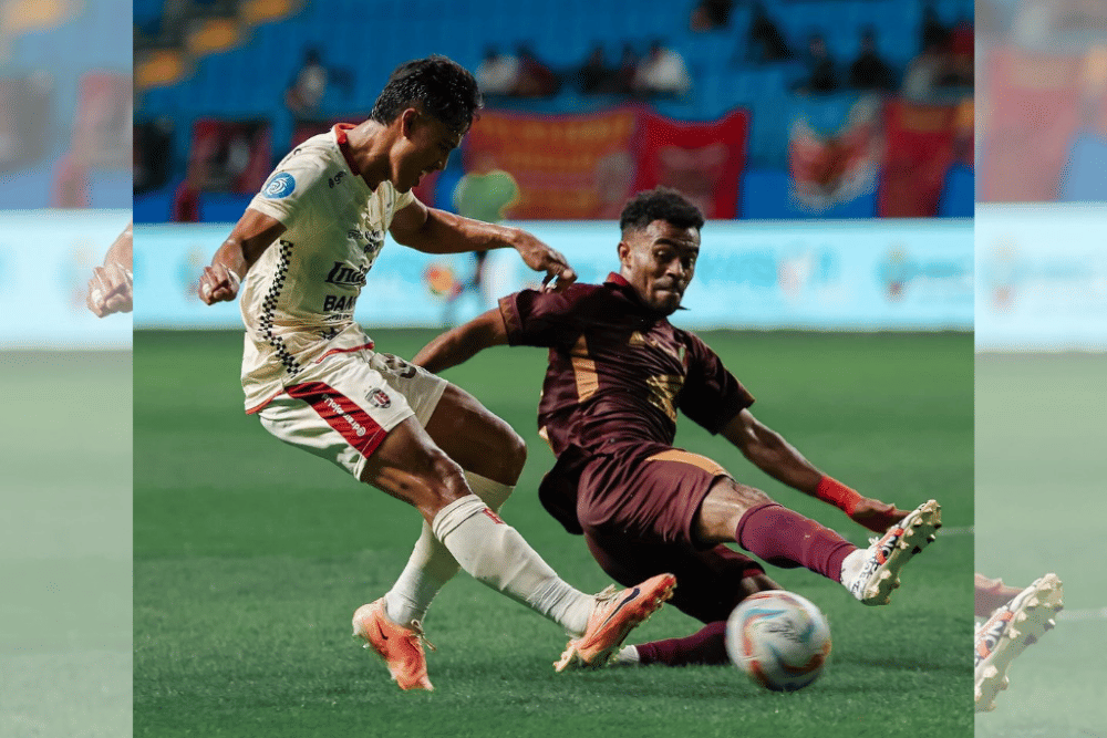 Salah satu momen pertandingan pekan ke-25 BRI Liga 1 2023/24 antara PSM Makassar versus Bali United yang berlangsung di Stadion Batakan Balikpapan, Sabtu 24 Februari 2024. (Instagram.com/baliunitedfc)