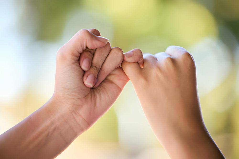 ilustrasi jari tangan menandakan janji (istockphoto.com/PeopleImages)