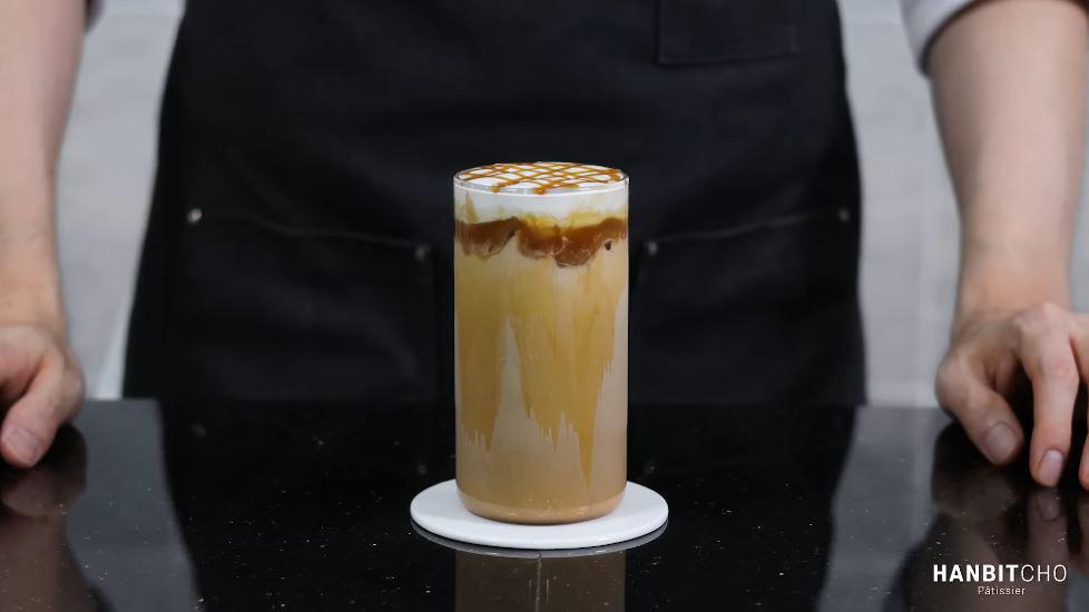Resep Homemade Es Caramel Macchiato ala Cafe, Cuma 5 Bahan!