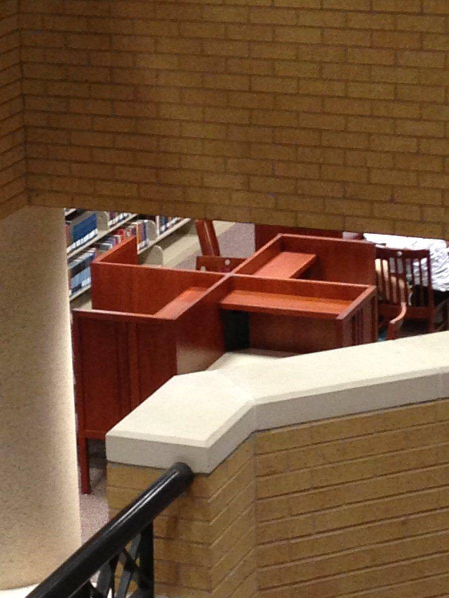 potret hal unik di perpustakaan sekolah (reddit.com/user/brownchickenbr0wnc0w)