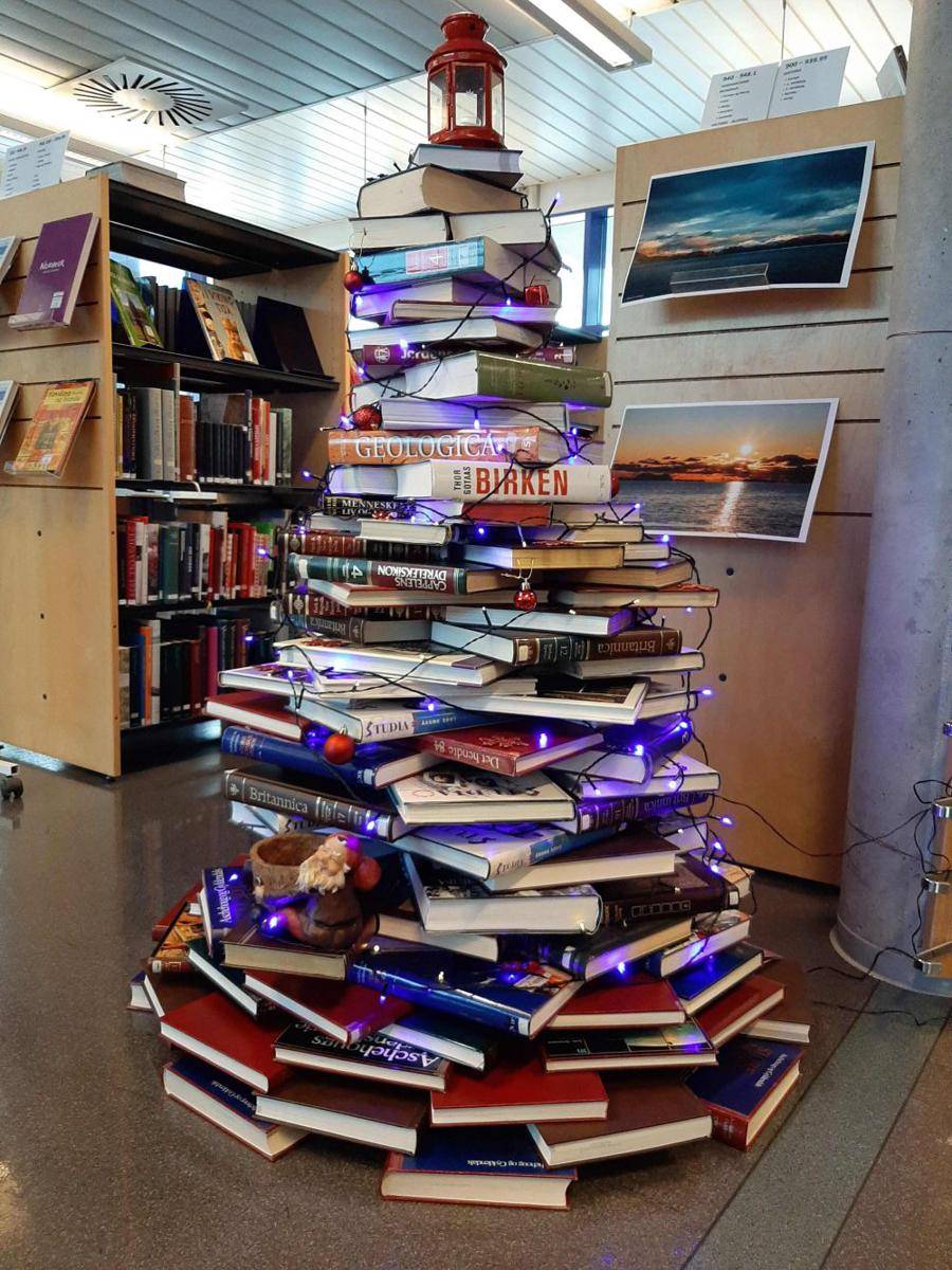 potret hal unik di perpustakaan sekolah (reddit.com/user/IntestineYarnball)