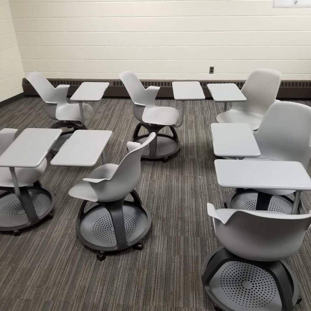 potret hal unik di perpustakaan sekolah (https://reddit.com/user/SerNexus)