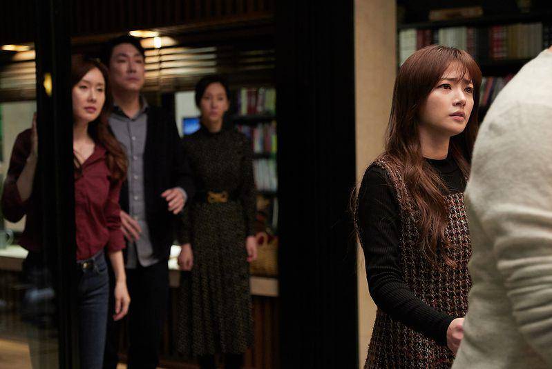 Song Ha Yoon di film Korea Intimate Strangers (dok. Film Monster Co., Ltd./Intimate Strangers)