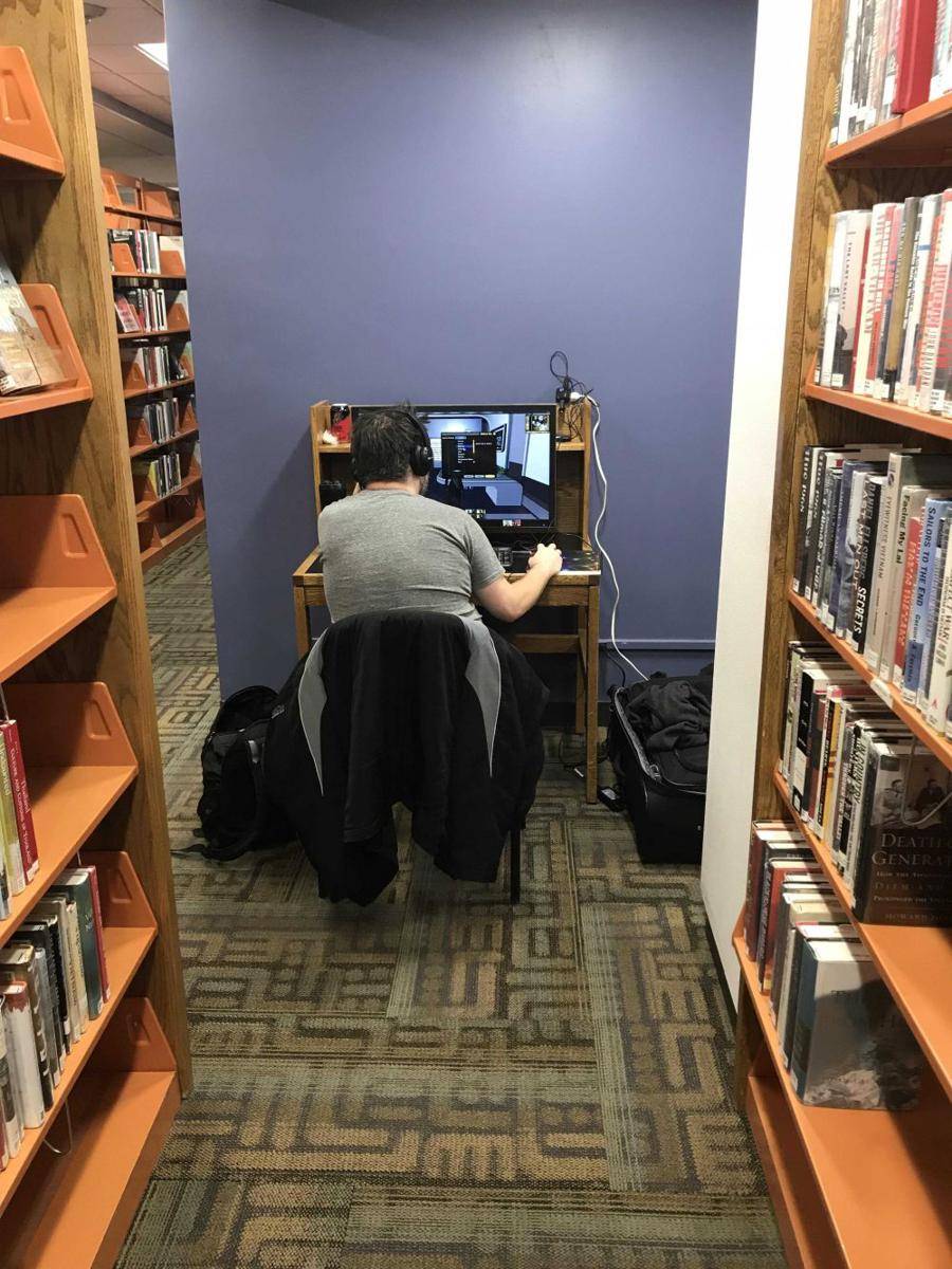 potret hal unik di perpustakaan publik (reddit.com/user/bookpagegirl)