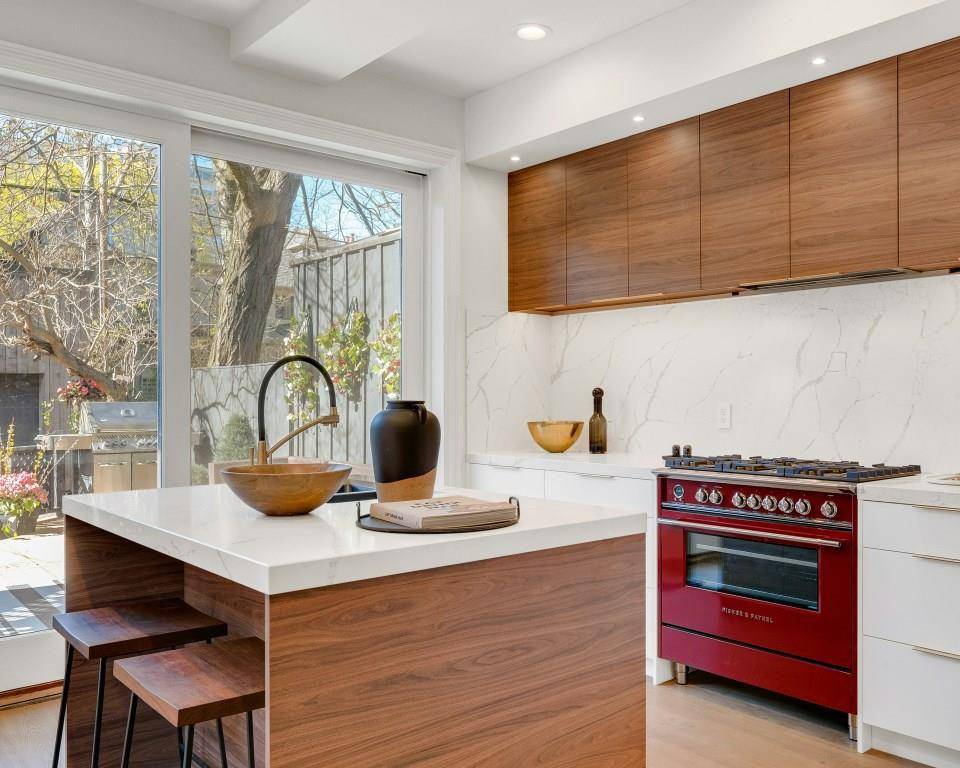 ilustrasi kitchen island berukuran kecil (unsplash.com/Andre Francois McKenzie)