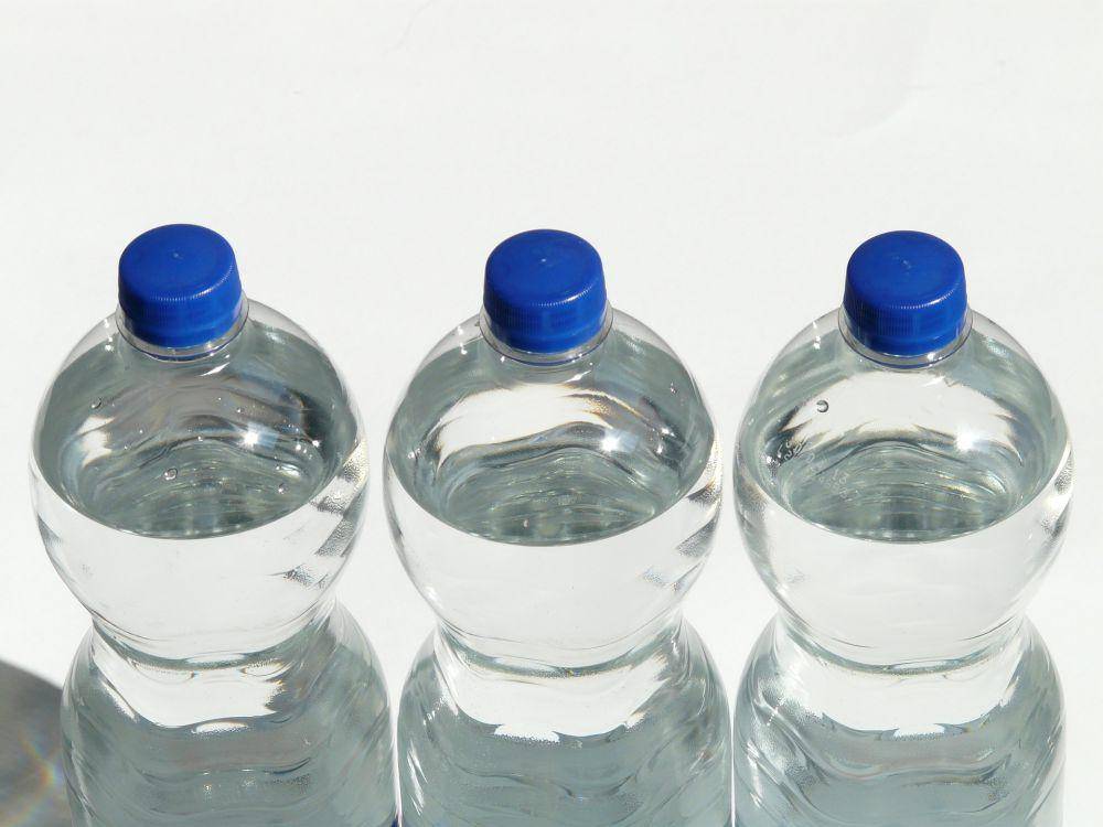 ilustrasi air minum dalam kemasan (pixabay.com/Hans)