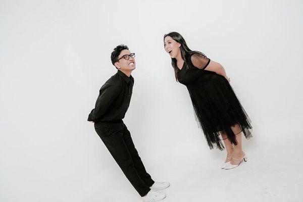 7 Potret Prewedding Nessie Judge dan Andryan, Serba Monokrom