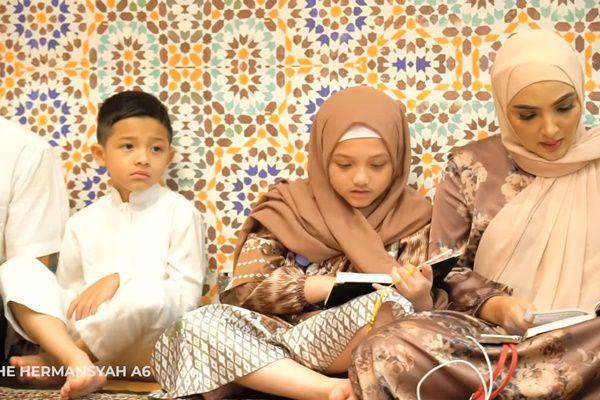8 Potret Ashanty Gelar Pengajian di Malam Nisfu Syaban 2024