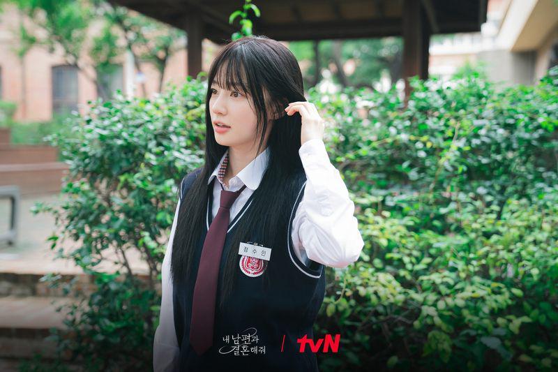 5 Karakter Ikonik yang Diperankan Song Ha Yoon di Film dan Drakor