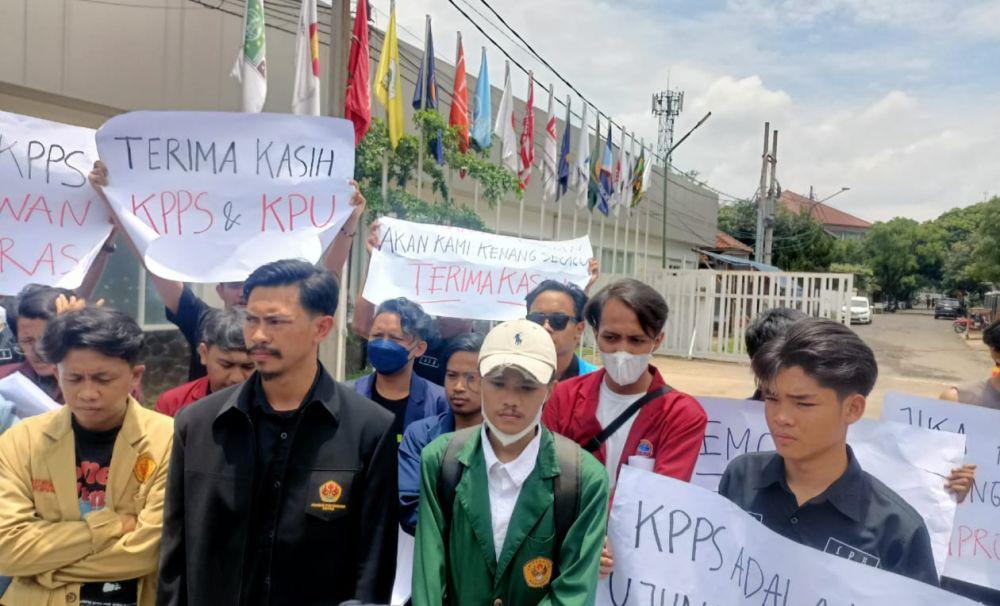 Puluhan Petugas Pemilu di Jabar Wafat, Mahasiswa Gelar Aksi Simpatik