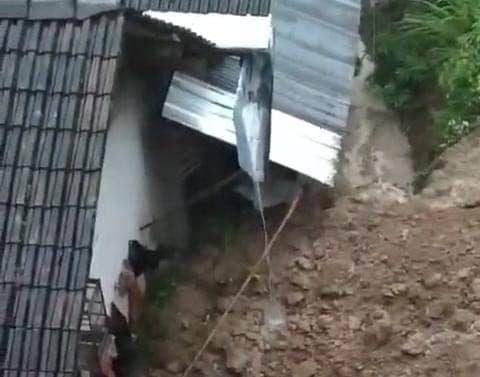 Ada 4 titik tanah longsor di desa Poncol Kecamatan Sini Ngawi. IDN Times/ Istimewa