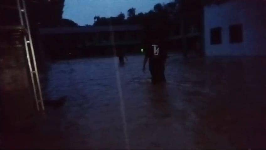 Banjir di ponpes Ar-Ruqiah setinggi lutut orang dewasa. IDN Time/ Istimewa