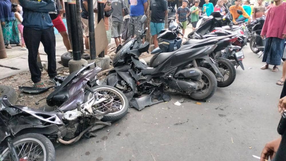 Polisi Selidiki Mobil Ambulans Demokrat Tabrak 5 Motor di Surabaya