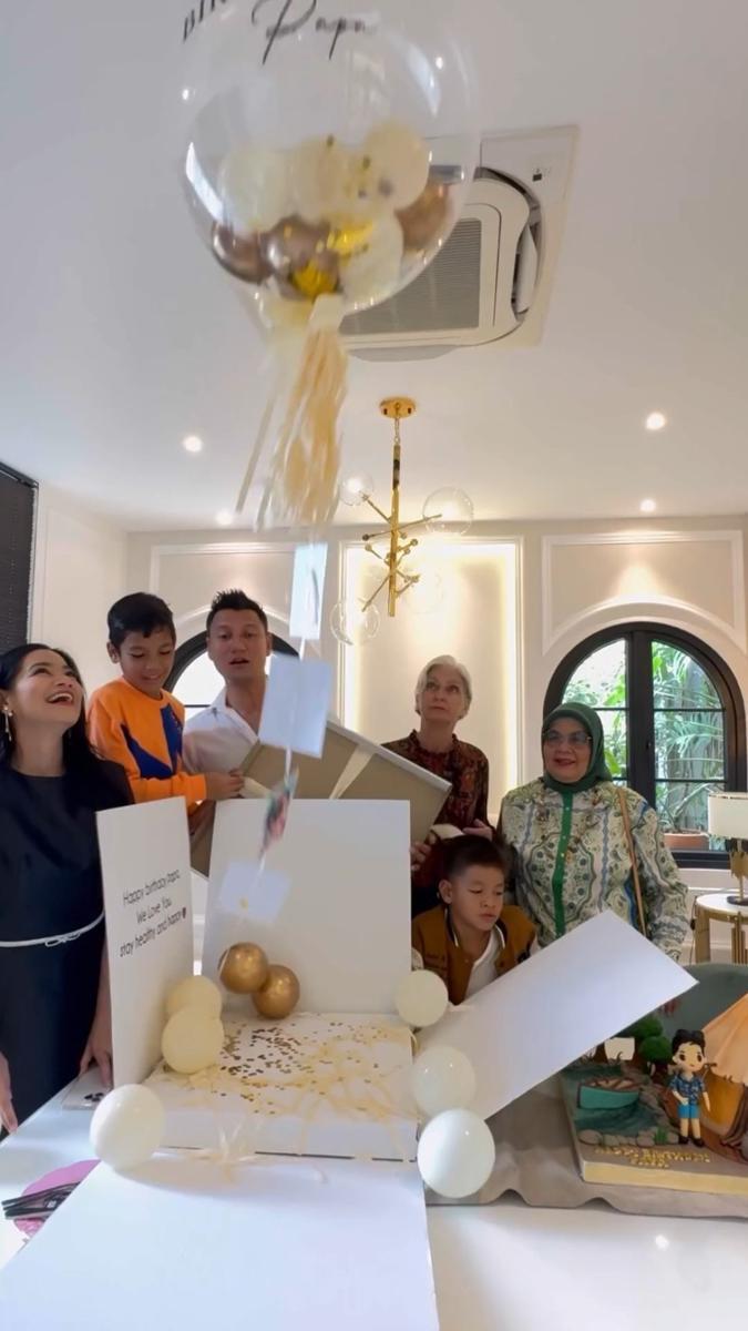 potret ultah Christian Sugiono ke-43 (instagram.com/titi_kamall)