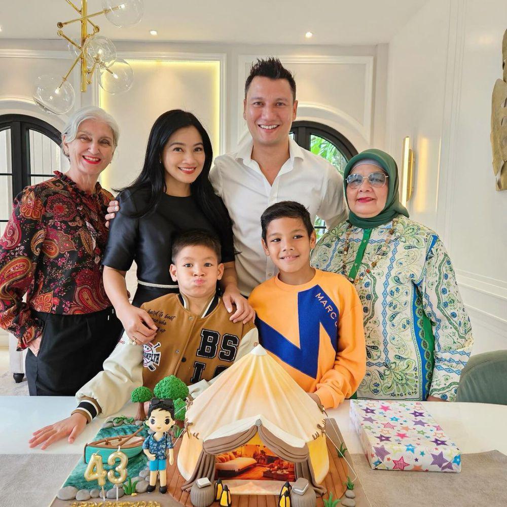 potret ultah Christian Sugiono ke-43 (instagram.com/titi_kamall)