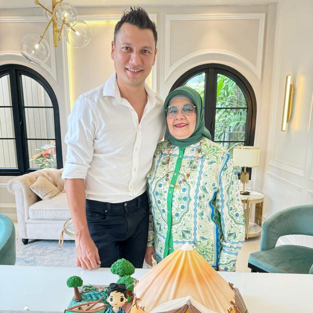 potret ultah Christian Sugiono ke-43 (instagram.com/titi_kamall)