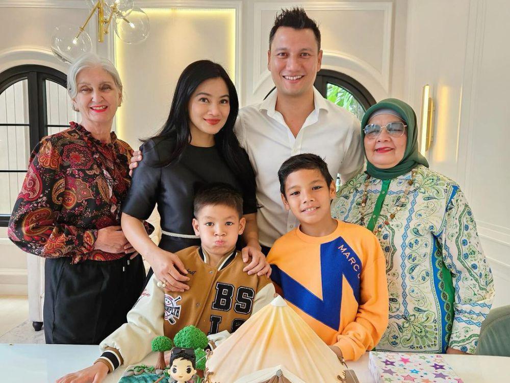 8 Momen Pesta Ultah Christian Sugiono Ke-43, Intimate Bersama Keluarga