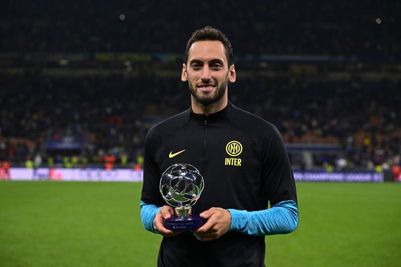 Hitam Putih Hakan Calhanoglu di Kota Milan