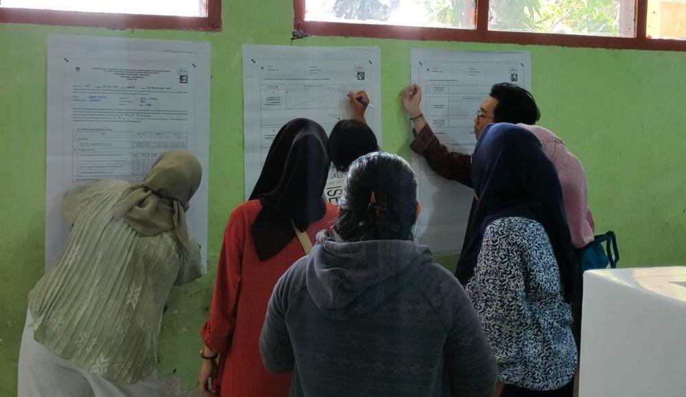 TPS di Makassar PSU Gegara 6 Pramugari Tak Terdaftar DPT Ikut Nyoblos