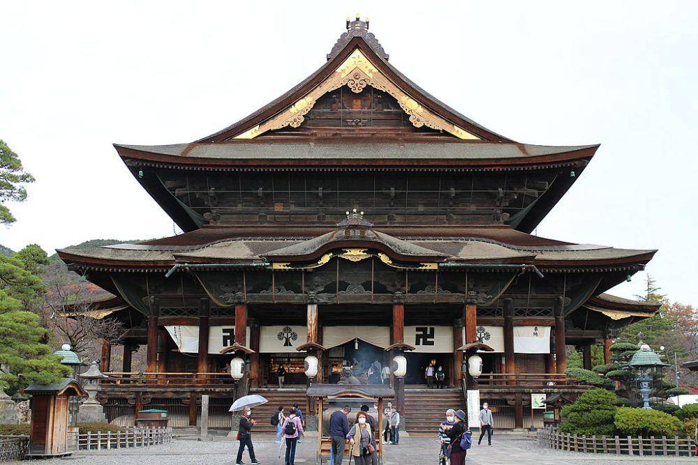 Zenkoji, Nagano (commons.wikimedia.org/Suicasmo)
