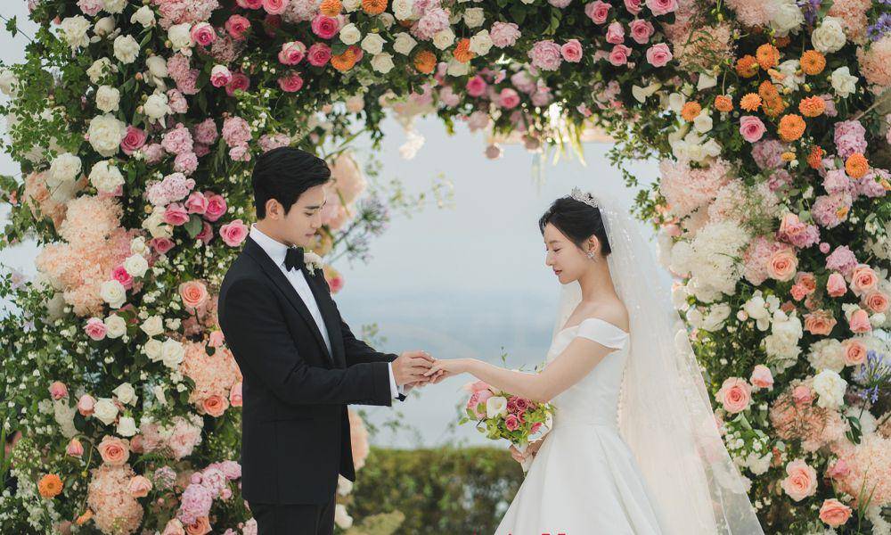 potret Kim Soo Hyun dan Kim Ji Won dalam drama Korea Queen of Tears (dok. tvN)