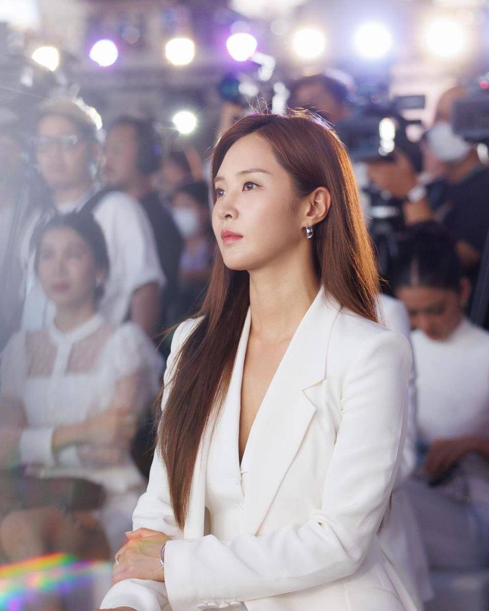 Yuri SNSD (instagram.com/yulyulk)