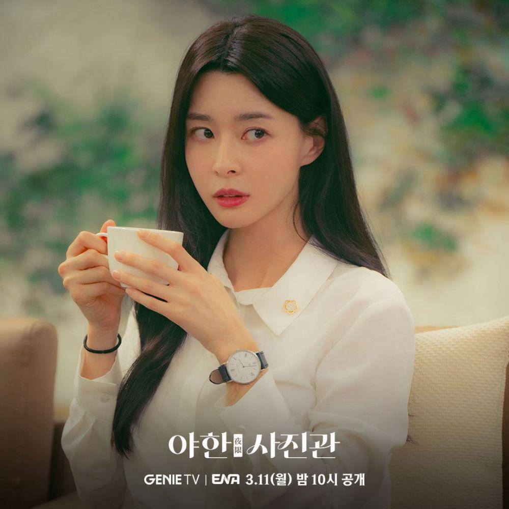Kwon Nara di still cut drama Midnight Studio (instagram.com/geniestudio_official)