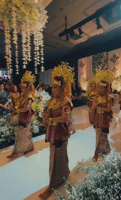 pernikahan putri Helmy Yahya (Instagram.com/redberrywedding)