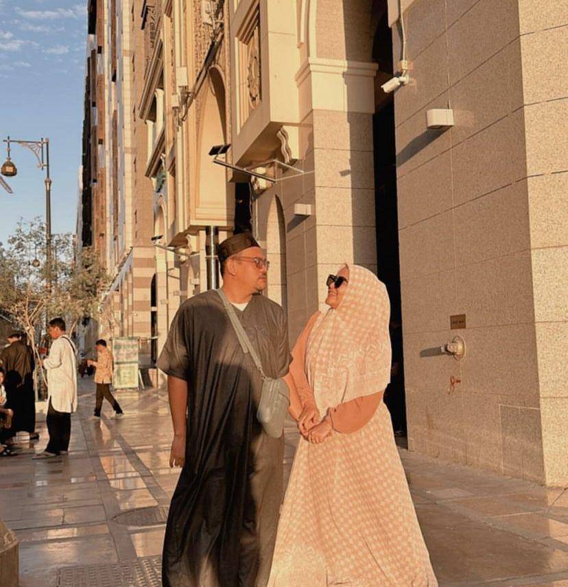 potret Ebel Cobra umrah (Instagram.com/ebel_cobra)