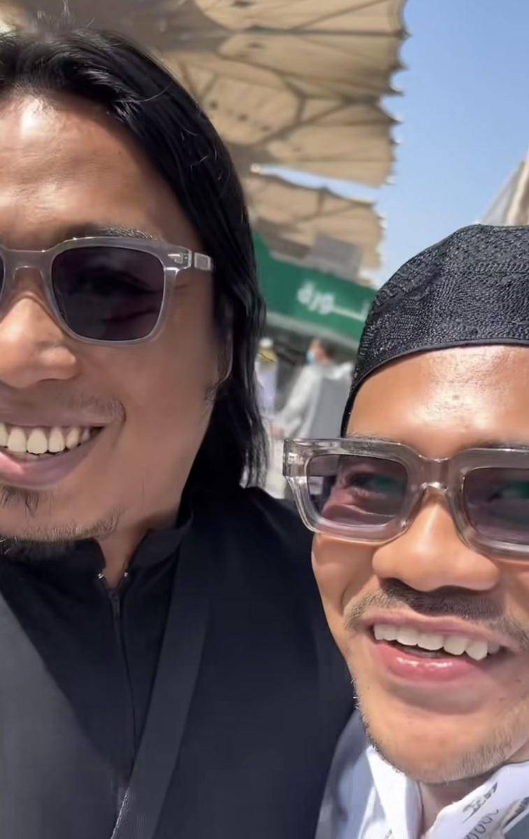 potret Ebel Cobra umrah (Instagram.com/ebel_cobra)