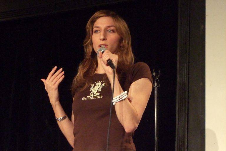 Chelsea Peretti saat stand up comedy di acara UCBT NY Very Fresh, Olde English. (commons.wikimedia.org/Gaelen Hadlett)