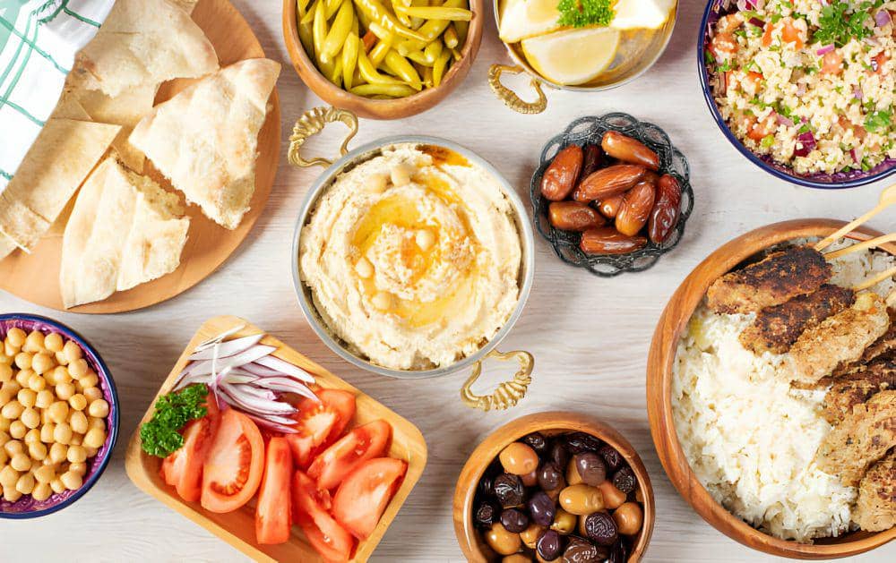 ilustrasi paket makanan berbuka puasa (istockphoto.com/snjewelry)