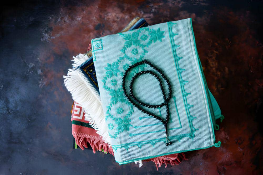 ilustrasi peralatan sholat (istockphoto.com/Sevil Azeri)