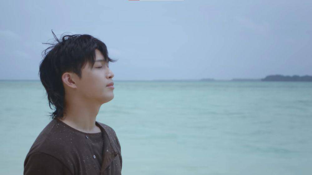 Lim Hyunsik BTOB di MV "La Mar" (youtube.com/BTOB Company)