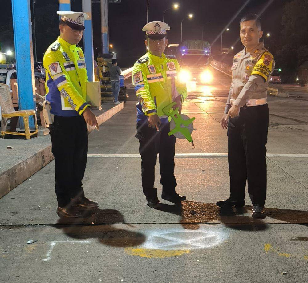 Penampakan peristiwa kecelakaan beruntung 9 kendaraan di Lampung Selatan.. (DOK. Polres Lampung Selatan).