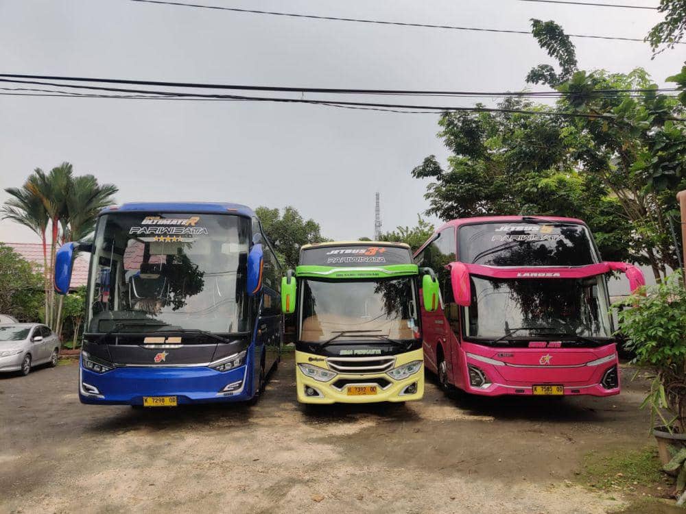 Deretan Bus Hino Euro4 yang menjalani road test di sejumlah kabupaten/kota Jawa Tengah. (IDN Times/Dok Humas Hino)