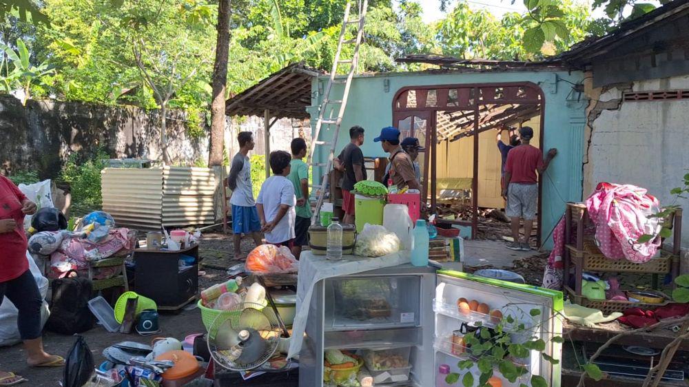Rumah Roboh di Ngawi, Penghuni Sempat Tertimbun